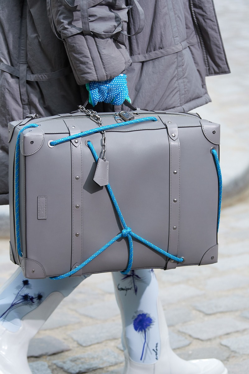 Virgil Abloh Shares a Closer Look at a Men's Louis Vuitton Signature Bag –  PAUSE Online