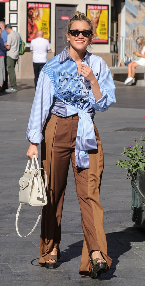 Valentina Ferragni in Louis Vuitton Multi Pochette