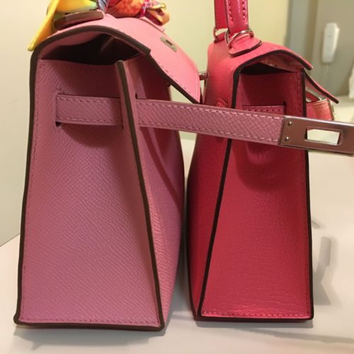 Size comparison between a Kelly Pochette and and Mini Kelly II. Photo by TPF member @Boboxu.