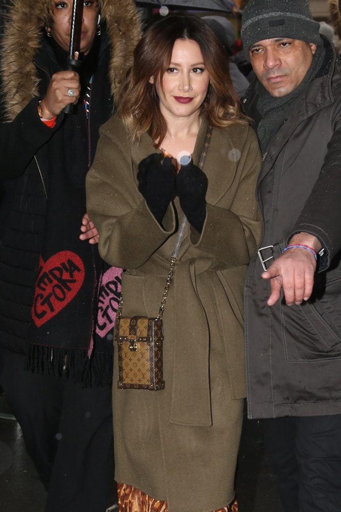 Celebs Get Caught in the Snow with Louis Vuitton, Coach and Tod's -  PurseBlog