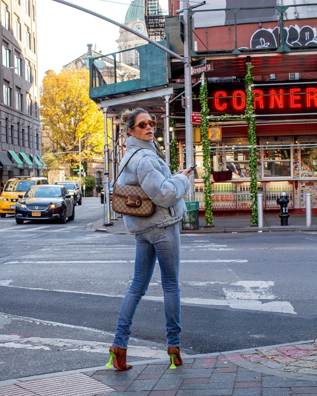 REWAY - Gucci Horsebit is back in stock and this bag goes with  everythingggg.🤎 Who's obsessed?! 🙋🏻‍♀️ DM us to shop before it's sold  out again.📲 . 📸 @paolaalberdi ⭐️ @gucci 