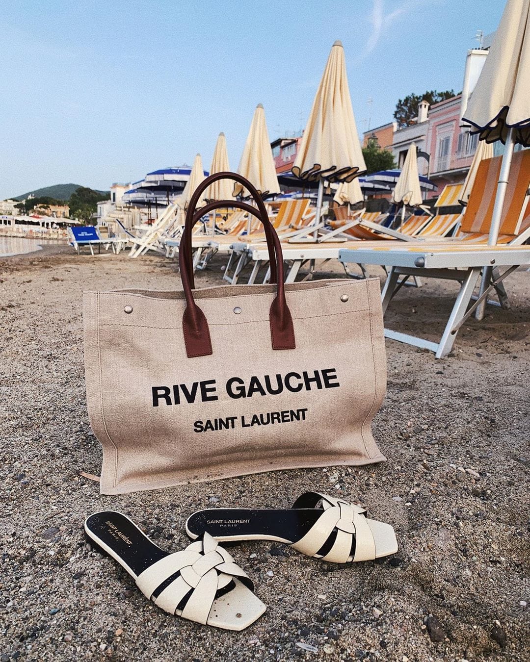Balenciaga Papier A4 Tote: Rosie Huntington-Whiteley's favourite summer bag  - LaiaMagazine