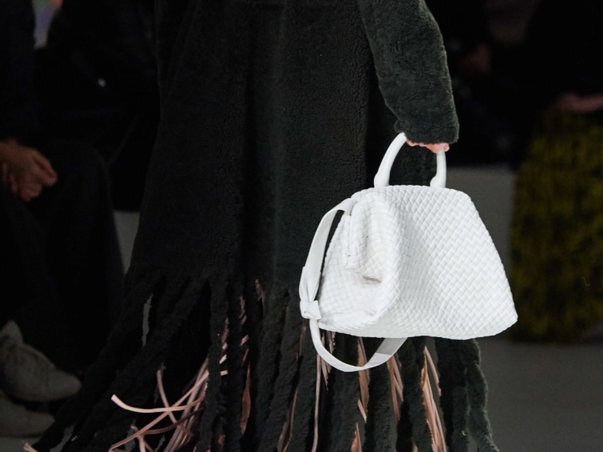 Bottega Veneta Large Veneta  Bags, Street style bags, Woven leather bag