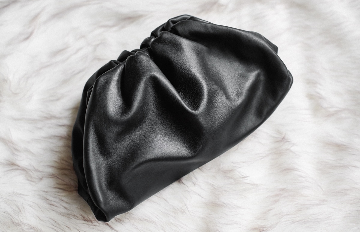 METCHA  What's in your Bottega Veneta's leather Pouch Bag?