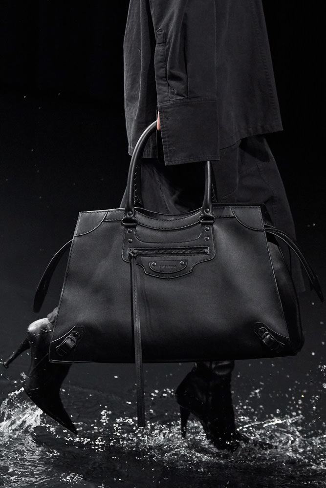 Neo Cagole City XS leather bag | Balenciaga | Balenciaga bag, Black  designer bags, Balenciaga mini city bag