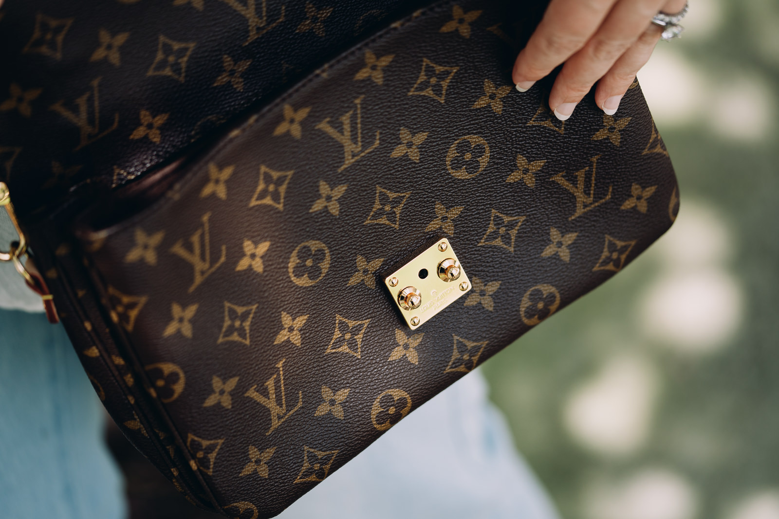 Review: Louis Vuitton Pochette Metis - PurseBlog