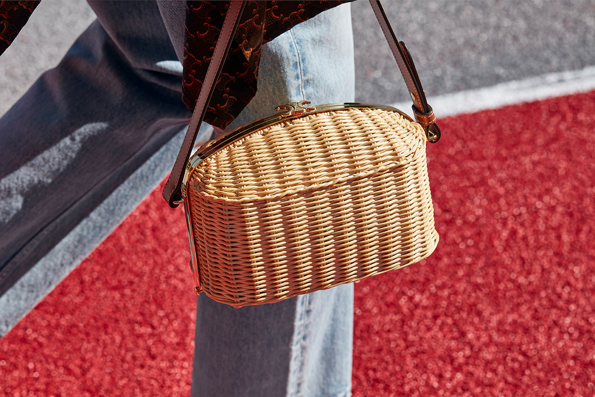 sac bandouliere celine 16 moyen modele en cuir marron