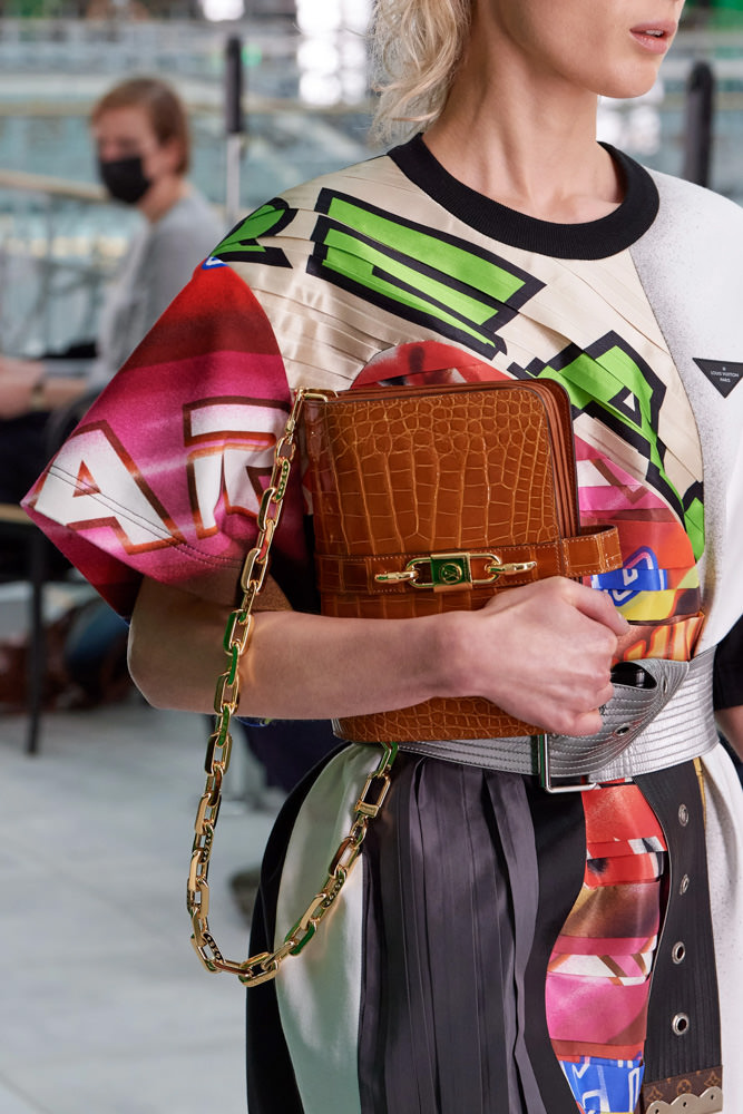 Louis Vuitton - #LVSS21 Geared up. The new Utility Crossbody bag from  Nicolas Ghesquière's latest #LouisVuitton Collection can be worn a myriad  of ways. Watch the Show at