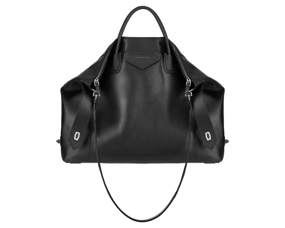 Givenchy Small Leather Antigona Soft Bag in Black