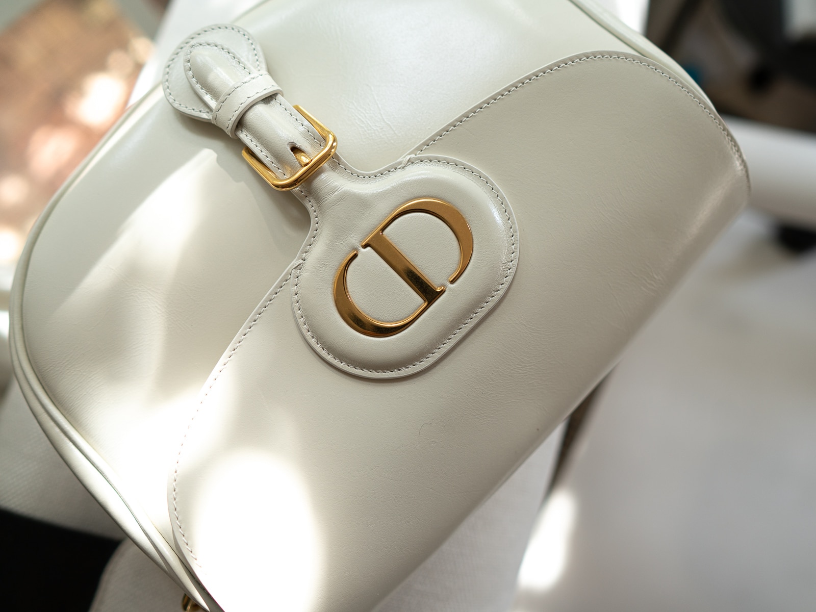 DIOR LARGE BOBBY BAG REVIEW, MOD SHOTS + COMPARISON BETWEEN MEDIUM BOBBY