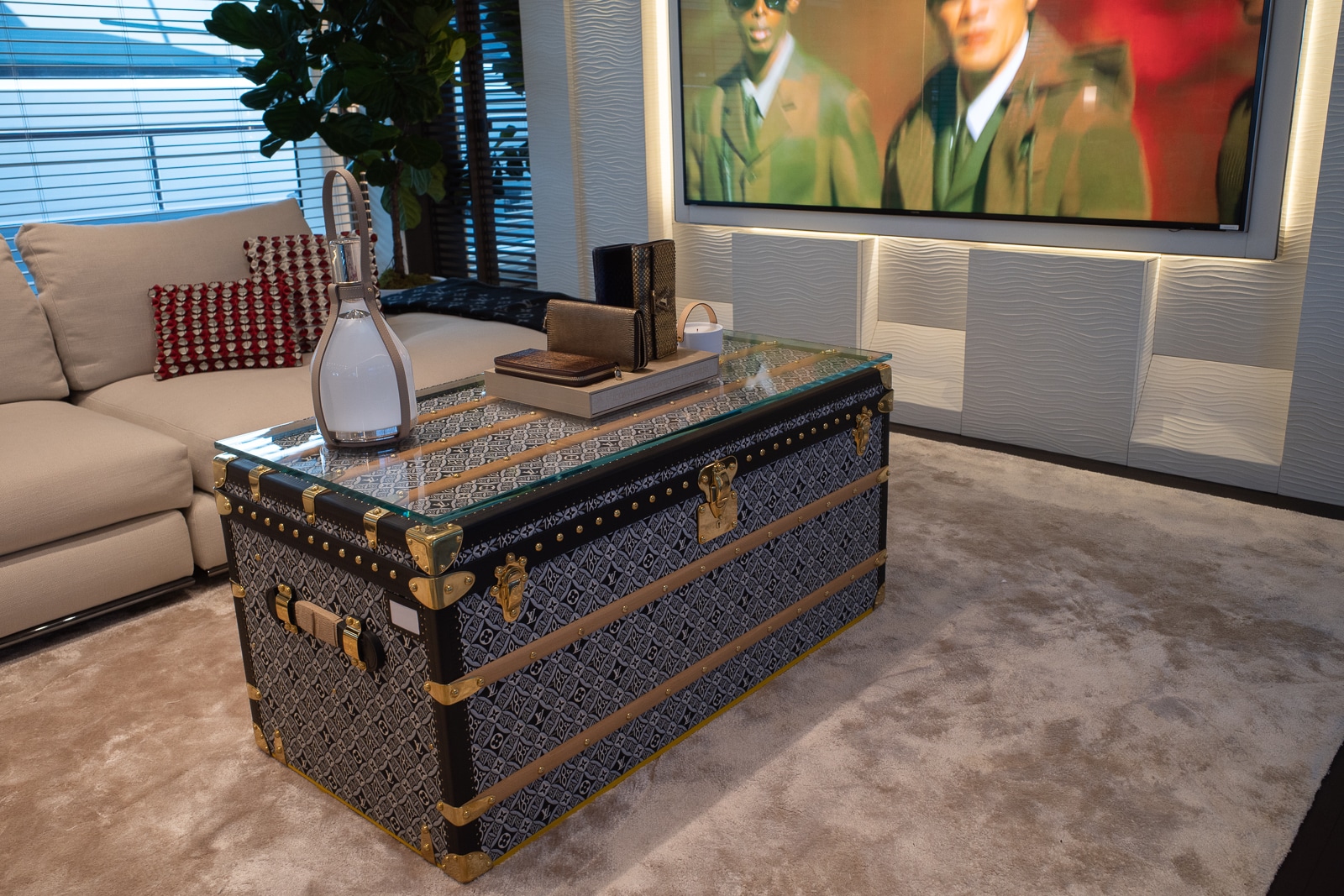 coffee table louis vuitton trunk