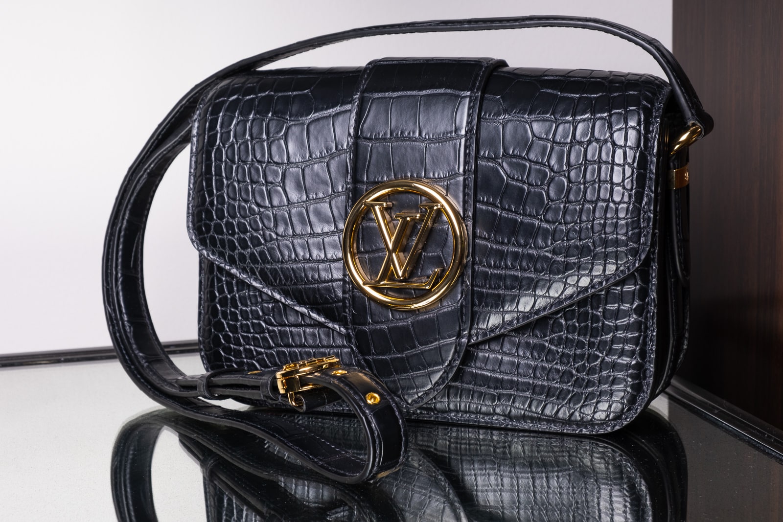 Louis Vuitton CarryAll PM – Luxxe