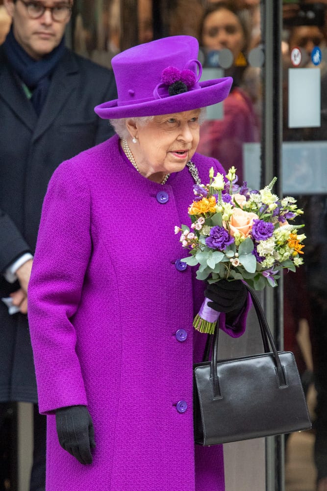 Queen Elizabeth purse secret signal