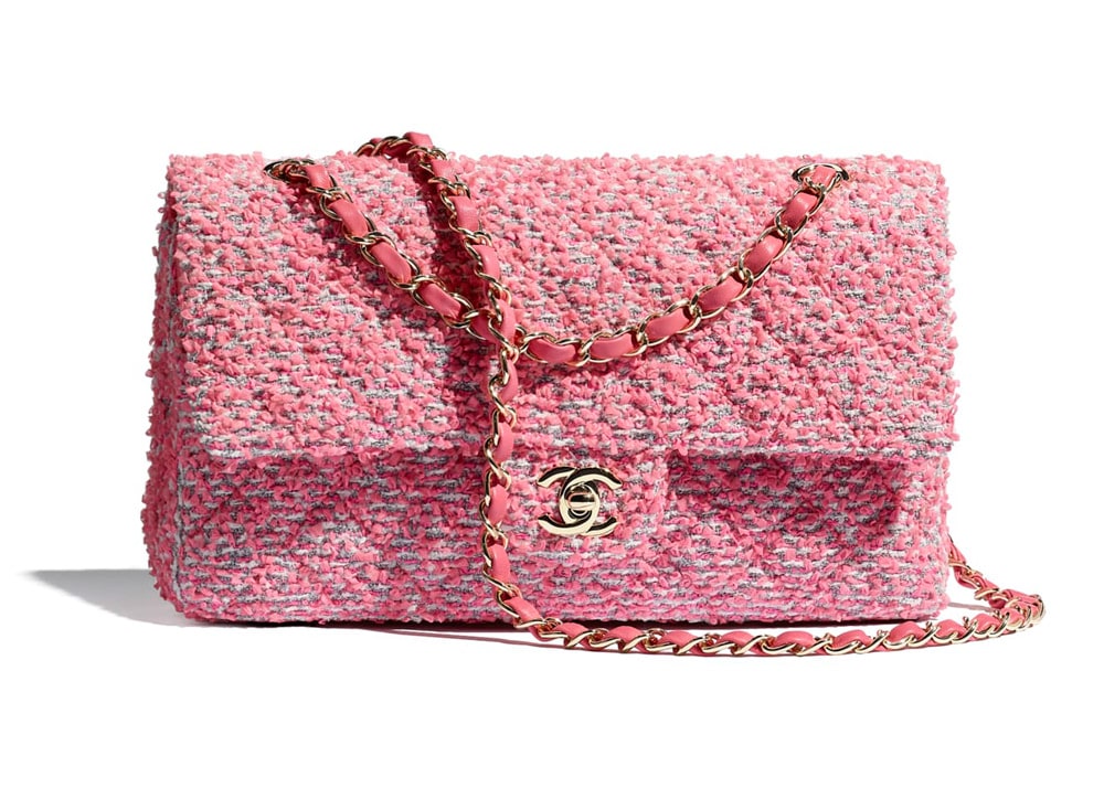 Discover CHANEL 22 BAG designed by Virginie Viard