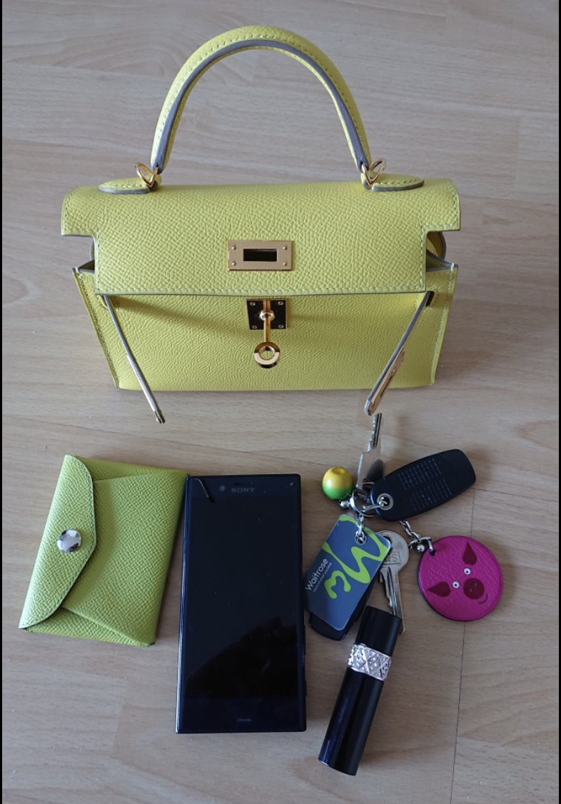 HERMES KELLY SELLIER 25 VS 28 DETAILED REVIEW - WHAT FITS, MOD-SHOTS,  PROS&CONS 