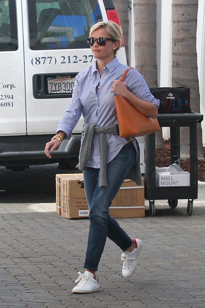 Gigi Hadid Carries Mansur Gavriel Lady Bag