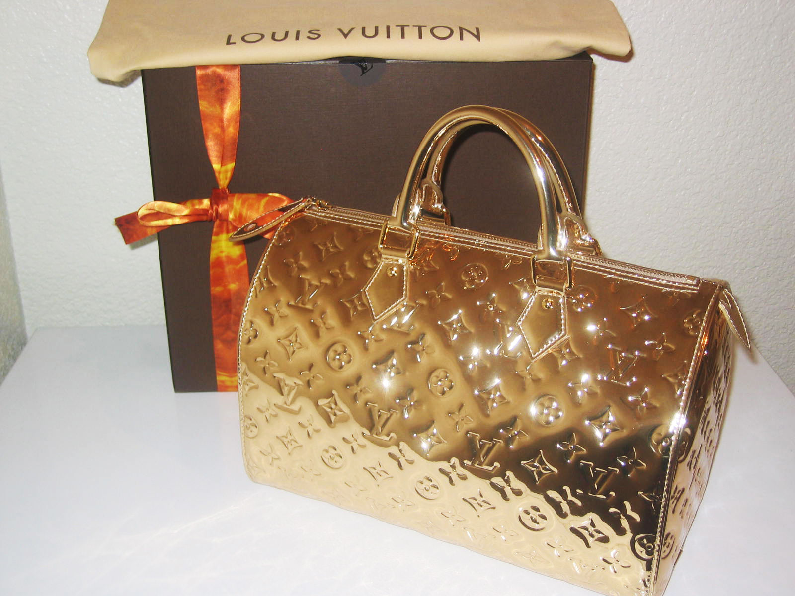 Throwback Thursday: An Ode to the Discontinued Louis Vuitton Tivoli -  PurseBlog