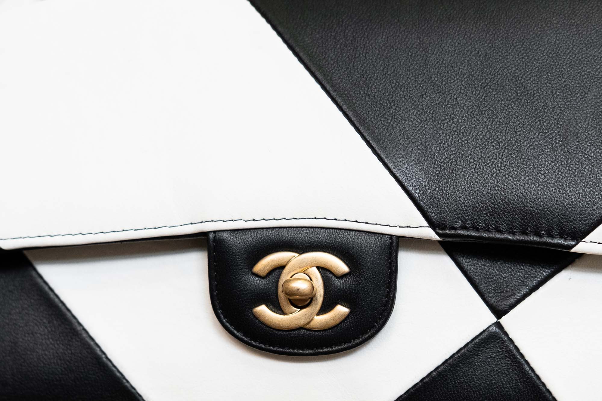 chanel black and white handbag purse