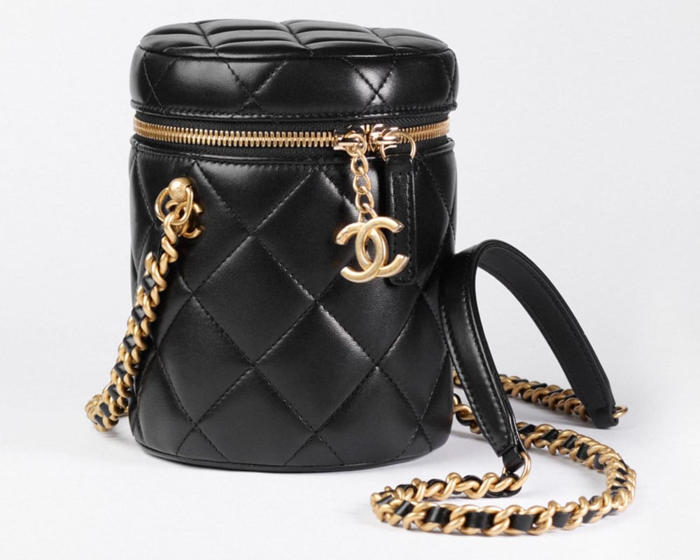 When I see this Vanity Bag charm (Fall Winter 2021), I know I have