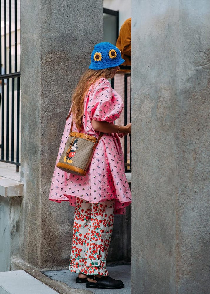 Bucket bag online street style
