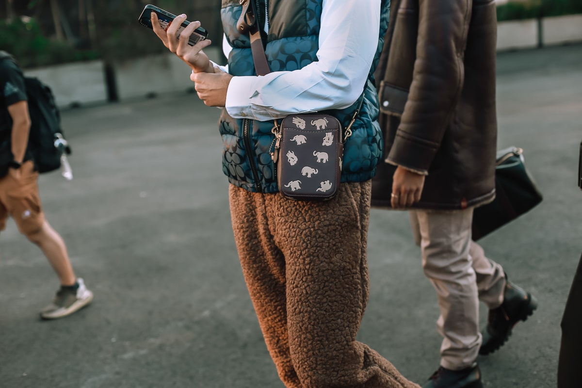 Models Carry Gucci, Hermès and Chanel During NYFW Prep - PurseBlog