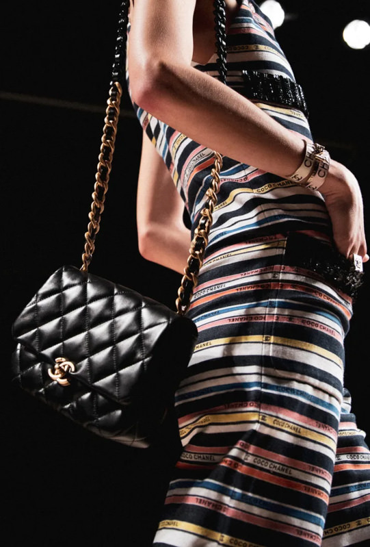 Chanel Spring-Summer 2022 Heart Bag in black – hey it's personal