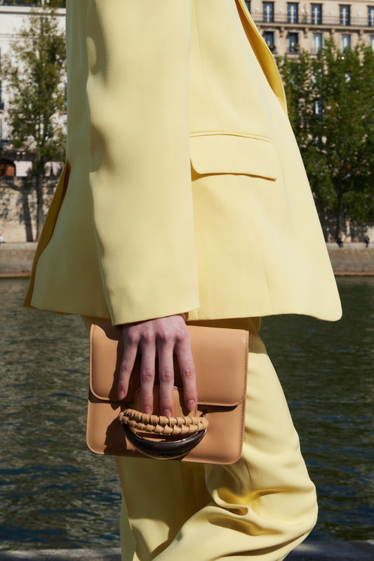 chloe paraty handbag in brown grained leather
