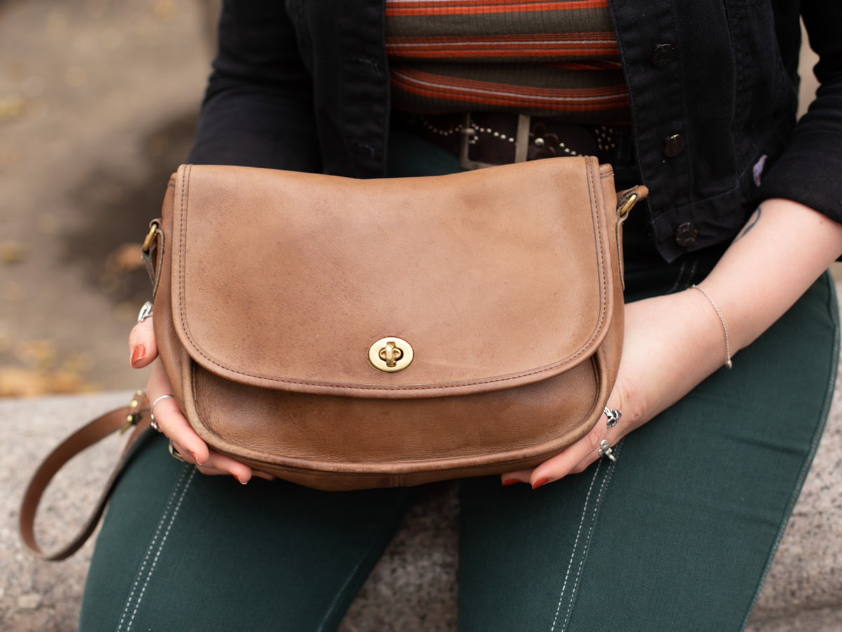 VINTAGE COACH CAMEL MINIMALIST CROSSBODY BAG - BROWN