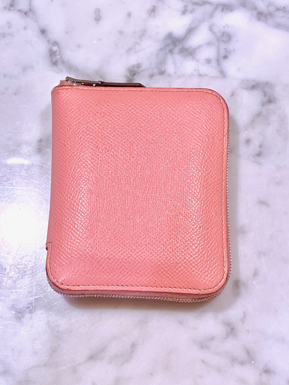 I have carried this Epsom Silk'In Wallet almost daily for 5 years and it's been everywhere - still holds its shape. Photo via @The_Notorious_Pink