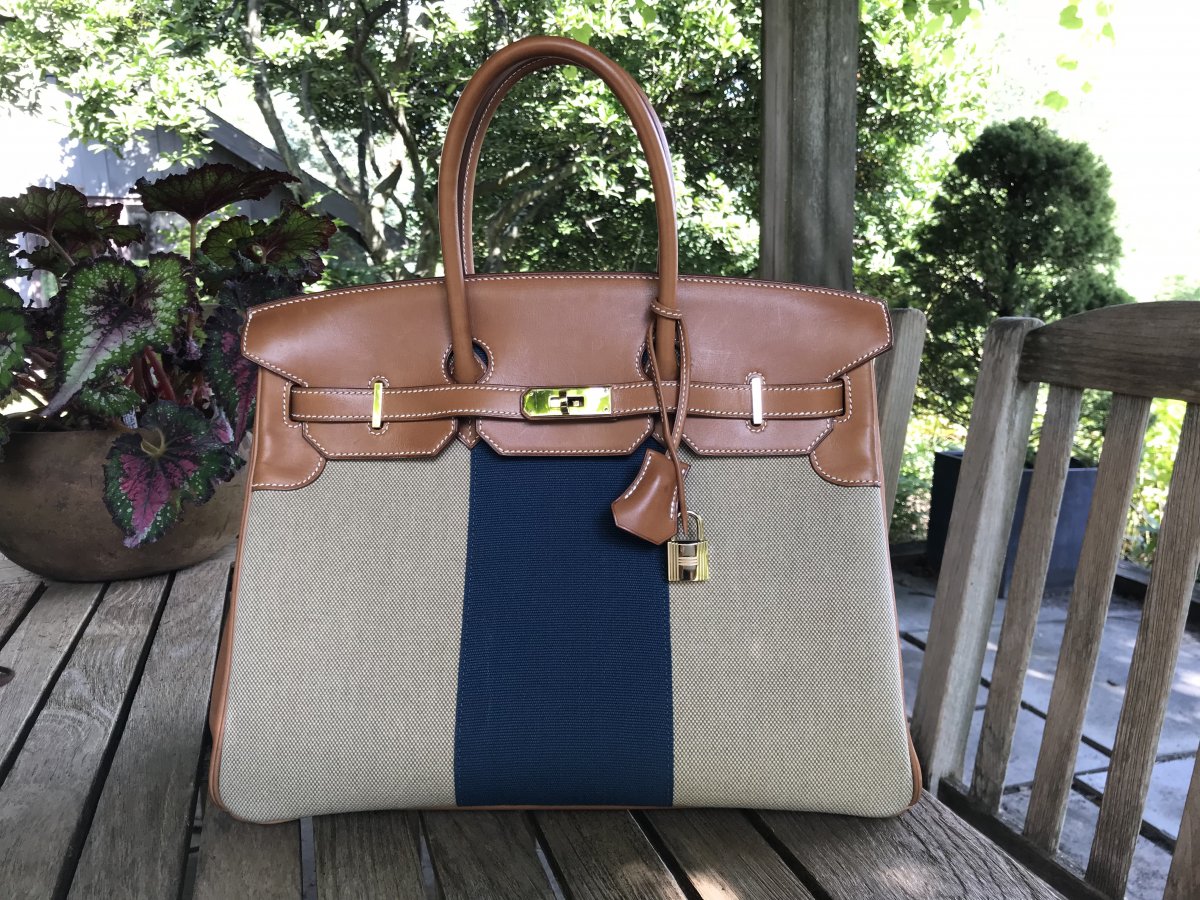 Birkin colormatic in light neutral with a touch of color 🥯🌸 There are a  total of 7 colors on this beautiful bag! (Swipe till the end to…
