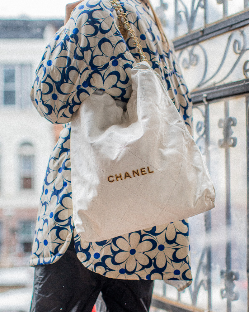 The CHANEL 22 bag