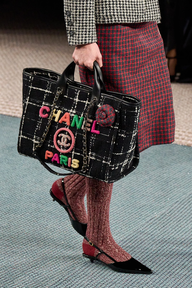 Get Cosy With The New Season Chanel 22 In Tweed - BAGAHOLICBOY