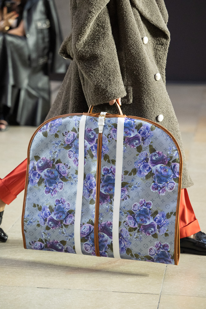 Louis Vuitton Monogram Gets a Floral Twist for FW '22 - PurseBlog