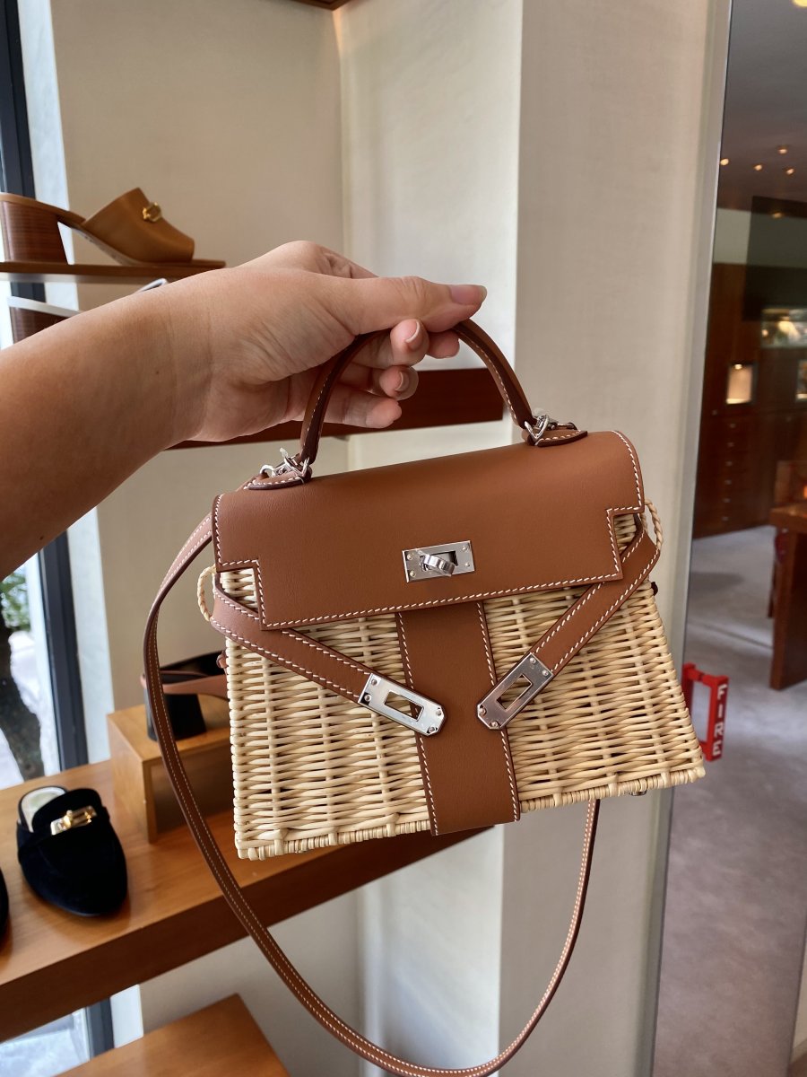 The Best Hermes Mini Kelly Dupe You'll Ever Find - The Brunette Nomad