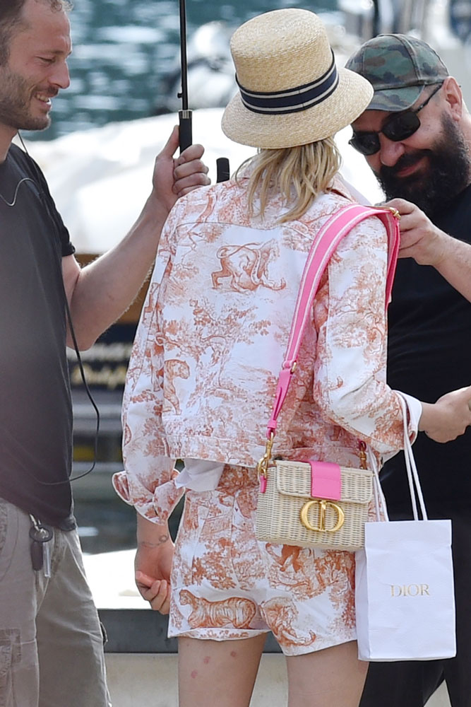 Dior 30 on sale montaigne bag celebrity