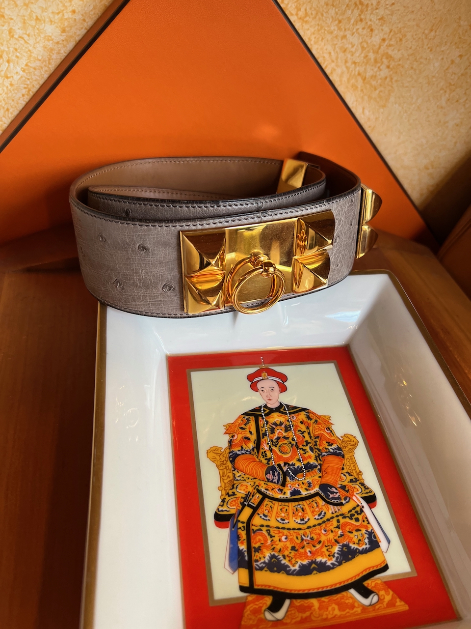 A really tempting vintage CDC belt and tray at Les 3 Marches. Photo via @The_Notorious_Pink A really tempting vintage CDC belt and tray at Les 3 Marches. Photo via @The_Notorious_Pink