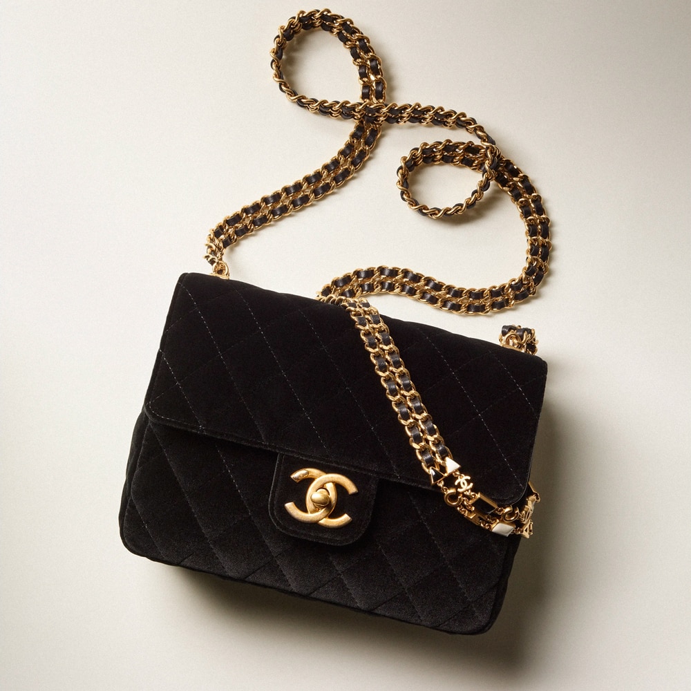 Chanel's Mini Flap Is The Official Bag Of The “Old Money” Aesthetic