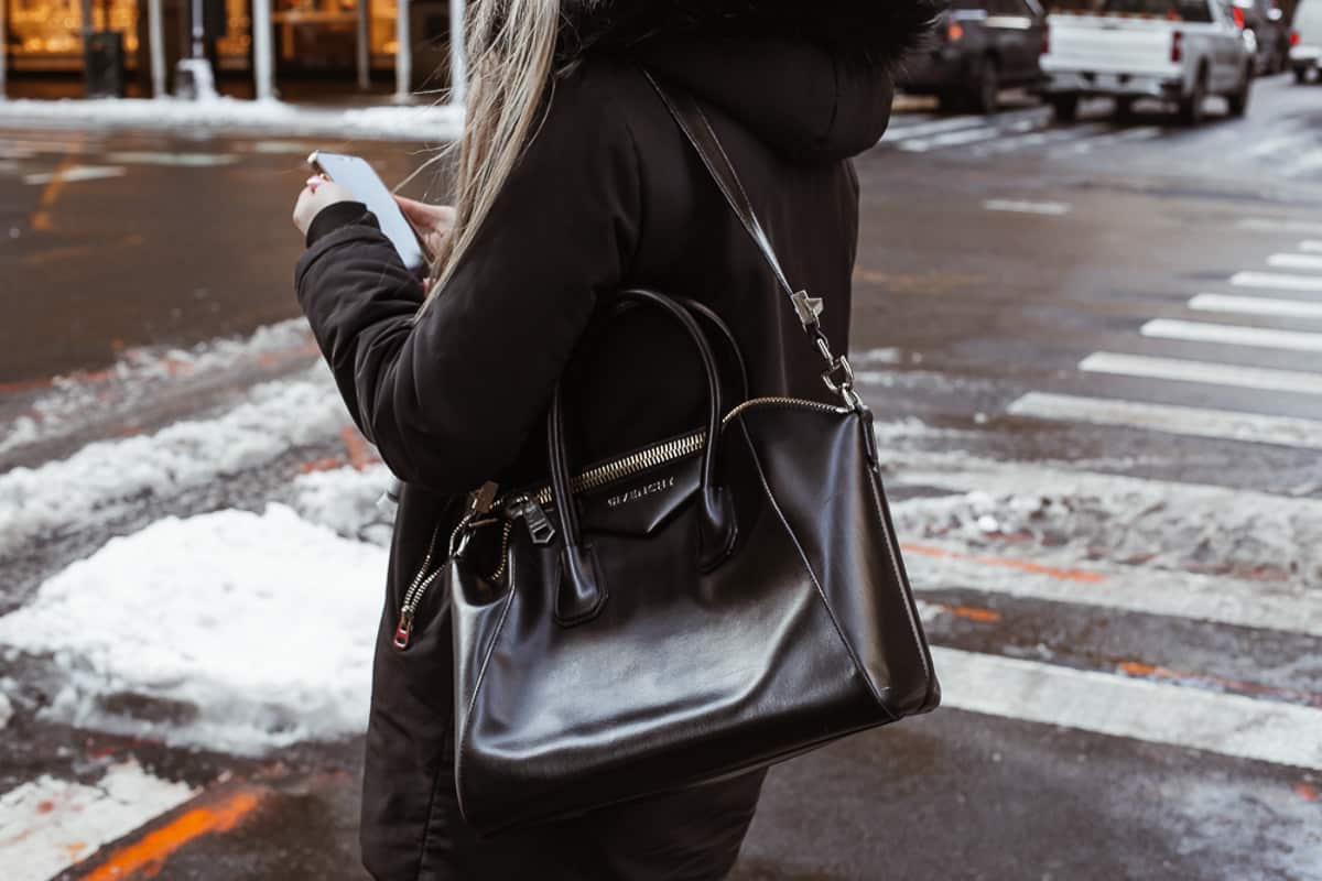 Short-Strap Bags Are Making a Comeback - theFashionSpot