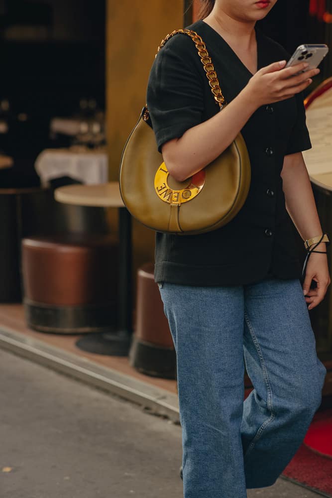 Haute Couture Fall 2022 Street Style Bags 24