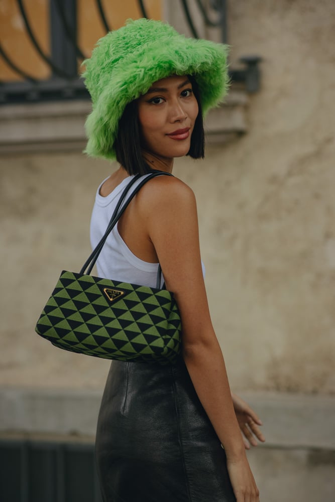 Women in white with Gucci pouch and white Hermes Constance bag before  Trussardi fashion show, Milan Fashion Week street style on September 24,  2017 in Milan. – Stock Editorial Photo © AndreaA. #272169398