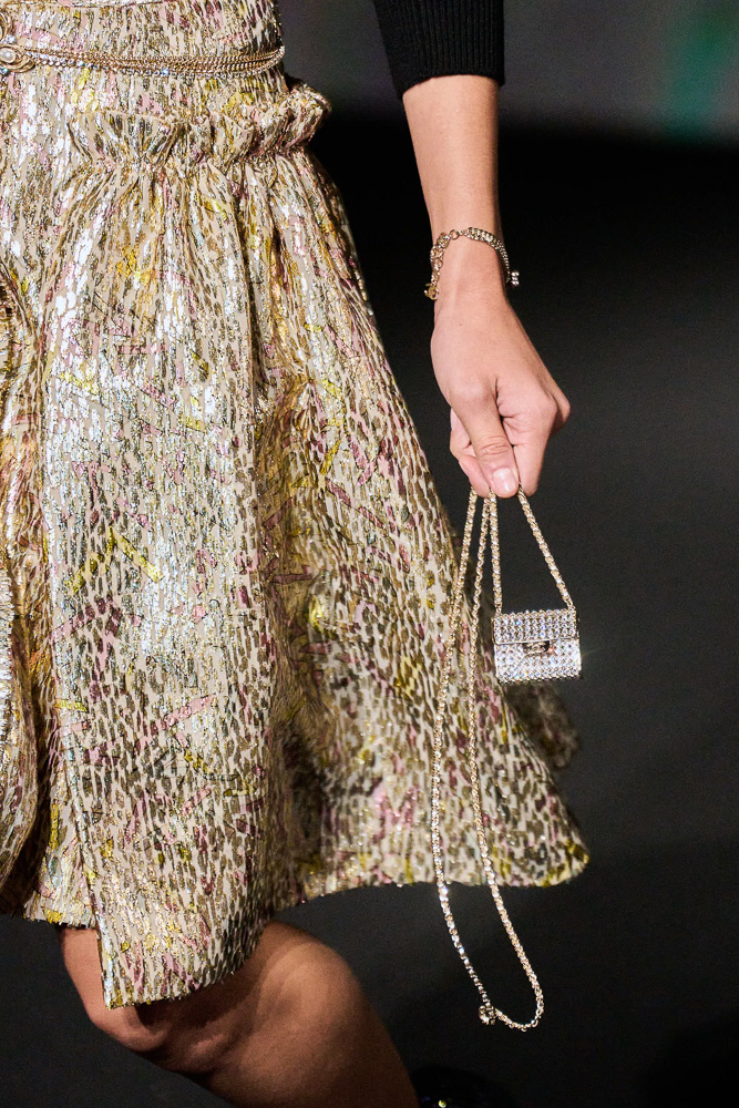 Labo franceShops Kaia Gerber Lounges on Coco chanel cuir s Couch in Mini Bags Reign Supreme on the chanel cuir Spring Runway