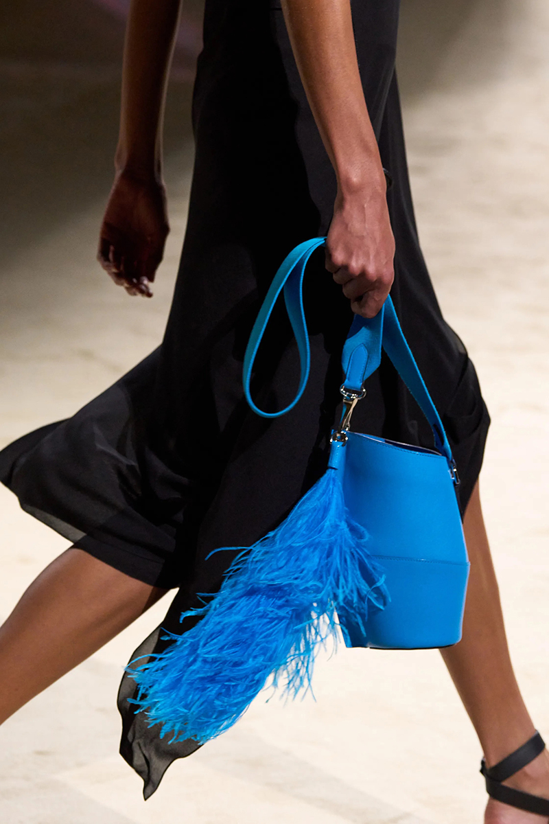 Hermes SS23 detail look 142: a Tassel Mangeoire. Photo via Vogue.com.