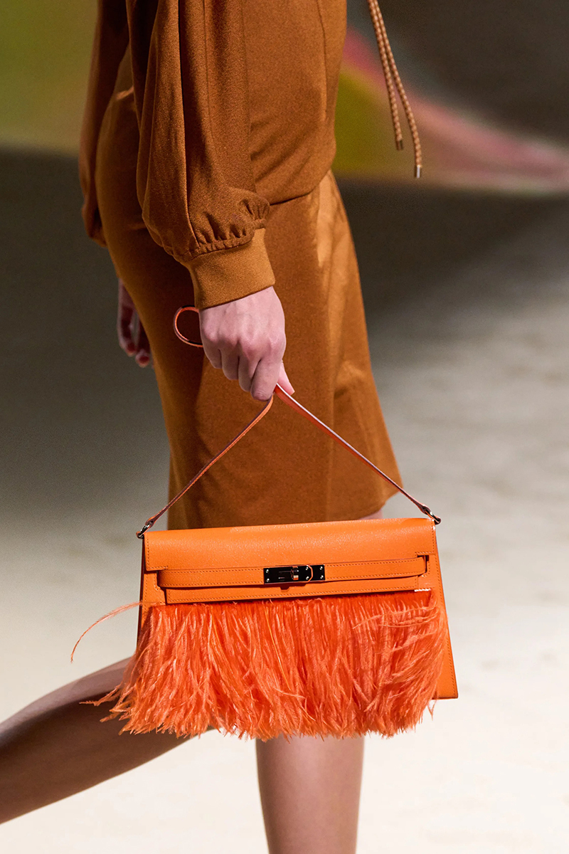 Hermes SS23 detail look 58: a Feathered Kelly Elan. Photo via Vogue.com.