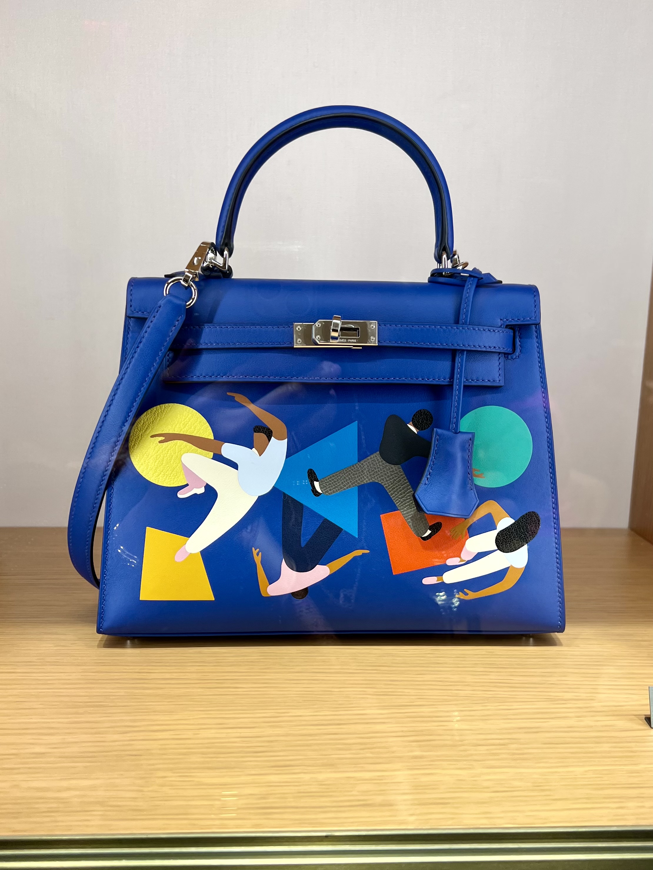 Hermes Boosts Kelly Bag Output With New Normandy Facility - Bloomberg