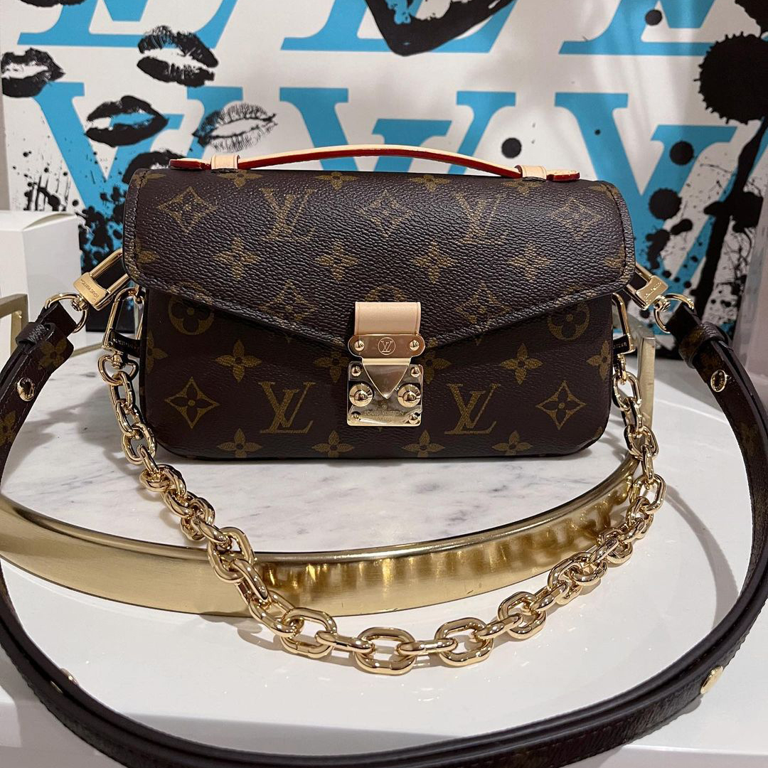 A Closer Look At The LOUIS VUITTON Pochette Metis East West Bag