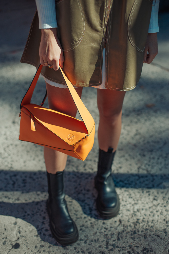 Puzzle Edge Leather Shoulder Bag in Neutrals - Loewe