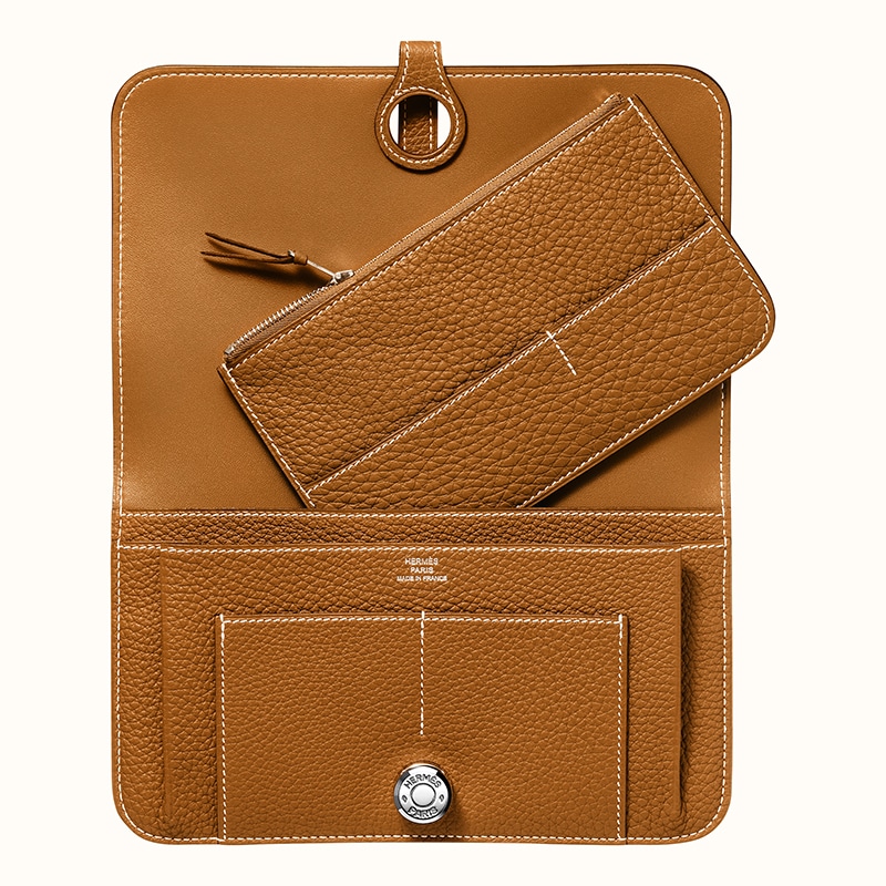The interior of the Dogon Duo includes a zippered pouch. Photo via Hermès.