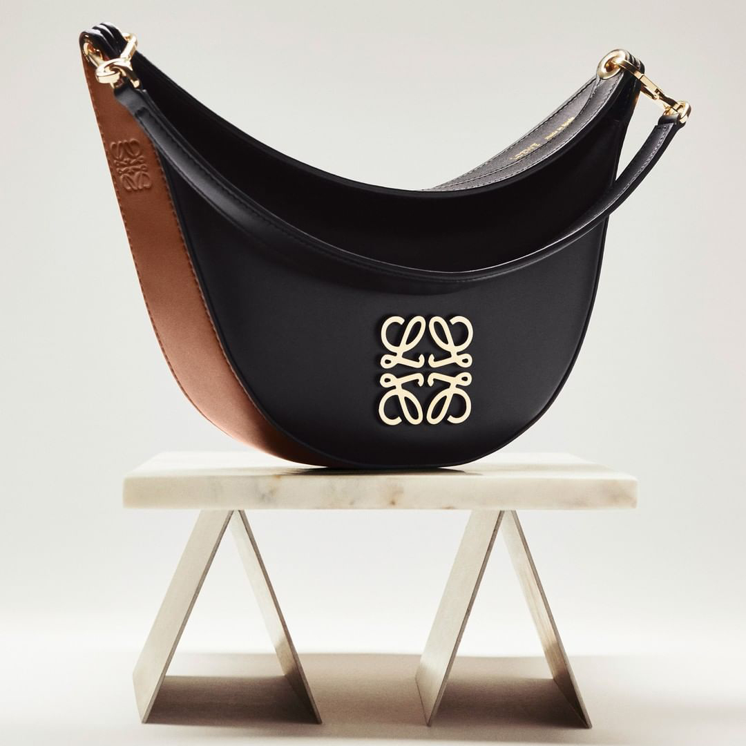 Loewe Spotlights Its Anagram Logo for Fall 2022 - PurseBlog