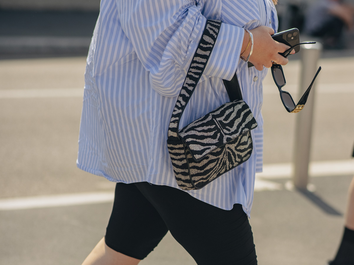 Mid range online luxury handbags