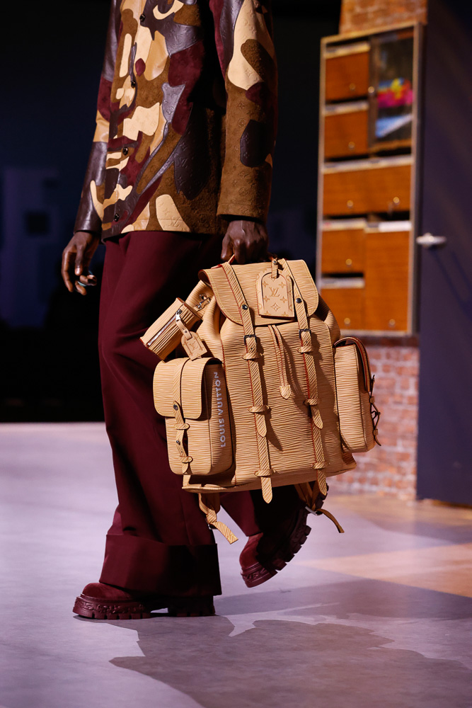 MANIFESTO - FRENCHNESS IN A BAG-SHELL: Louis Vuitton's Fall-Winter